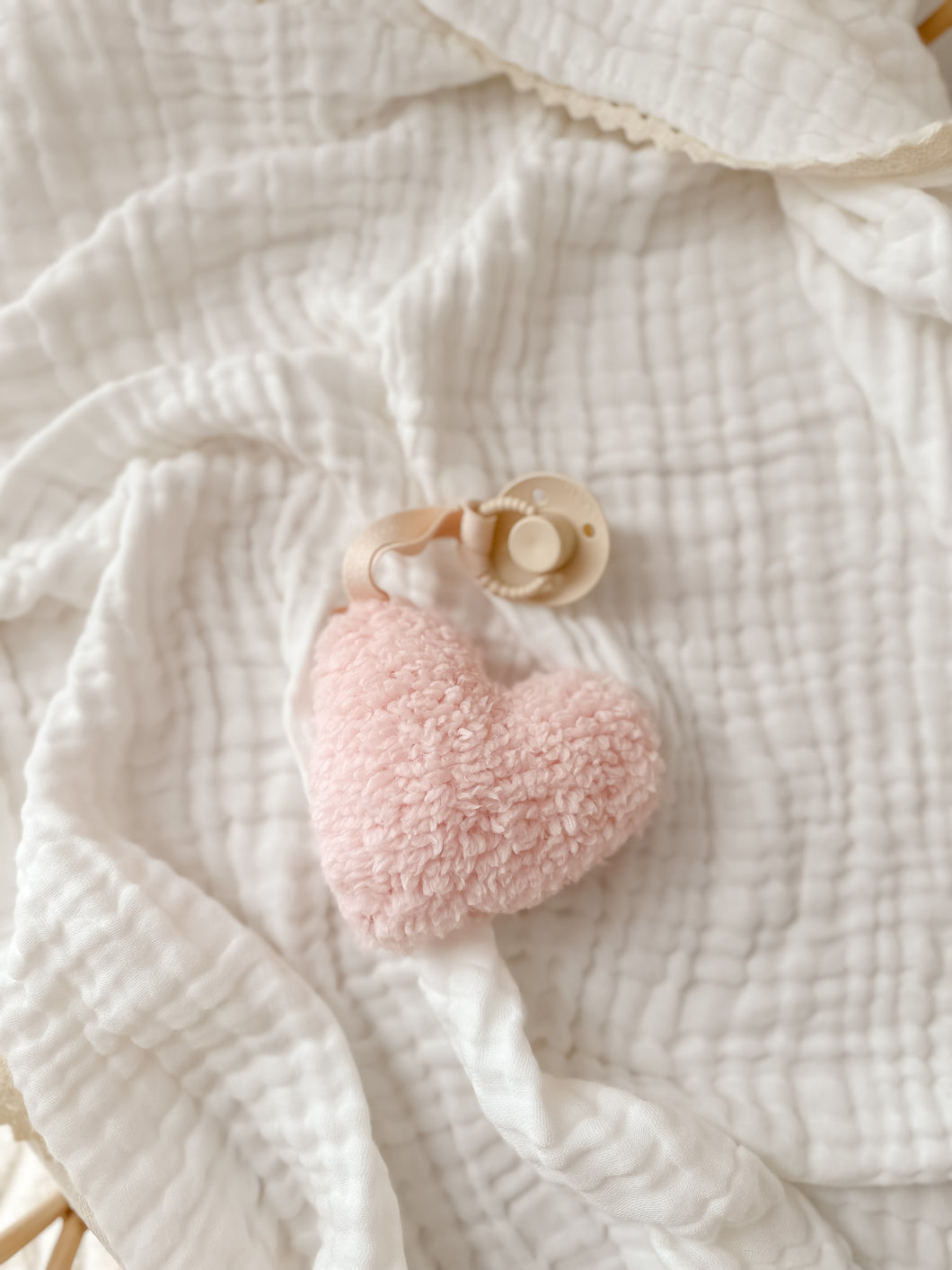 Boucle heart dummy saver | pink